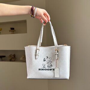 Coach x Peanuts Molly Tote 25 Snoopy White Signature Canvas Bag 2025 Crossbody